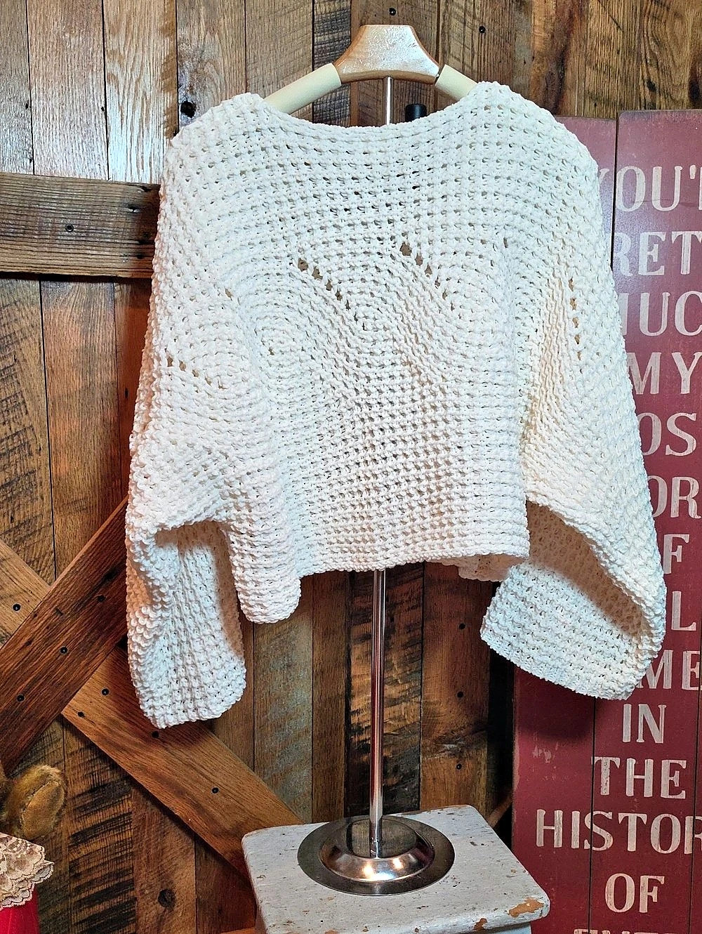 265p POL Crochet Cropped Sweater in Cream Size Small
